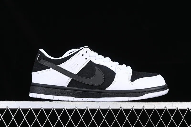 All categories Nk SB Dunk Series Nk SB Dunk Low low-top sneakers Cost-effective version Tightbooth x Nk SB Dunk joint model Reverse Panda SB low-top casual sports skateboard shoes FD2629-100